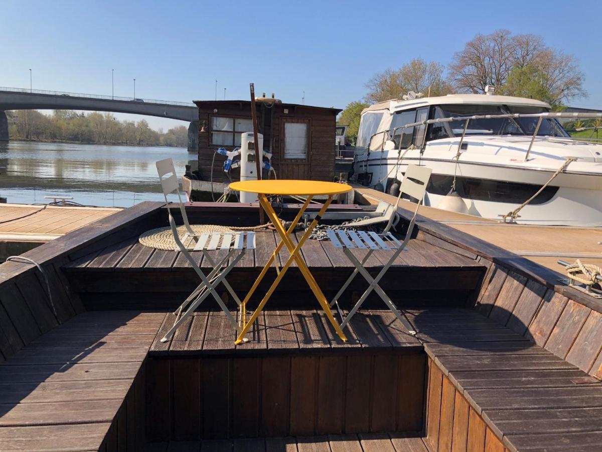 Logement Insolite La Toue Cabanee Centre Ville Angers Exterior photo